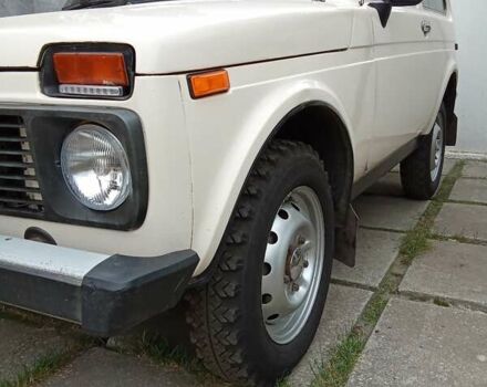 Белый ВАЗ 2121 Нива, объемом двигателя 1.6 л и пробегом 101 тыс. км за 3300 $, фото 5 на Automoto.ua