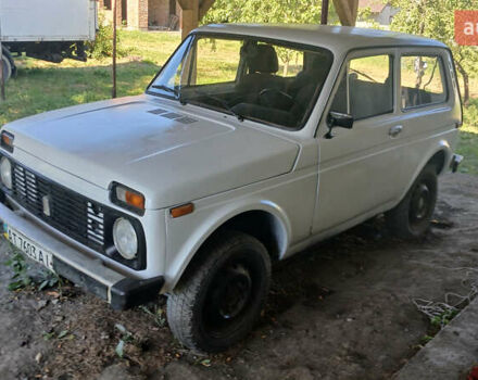 Белый ВАЗ 2121 Нива, объемом двигателя 1.6 л и пробегом 106 тыс. км за 2800 $, фото 1 на Automoto.ua