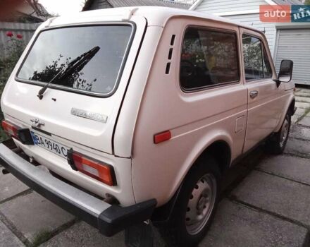 Белый ВАЗ 2121 Нива, объемом двигателя 1.6 л и пробегом 101 тыс. км за 3300 $, фото 6 на Automoto.ua
