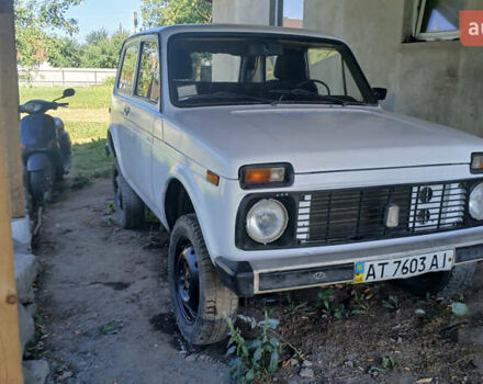 Белый ВАЗ 2121 Нива, объемом двигателя 1.6 л и пробегом 106 тыс. км за 2800 $, фото 2 на Automoto.ua