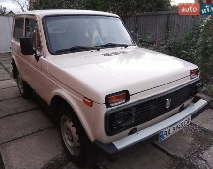 Белый ВАЗ 2121 Нива, объемом двигателя 1.6 л и пробегом 101 тыс. км за 3300 $, фото 2 на Automoto.ua