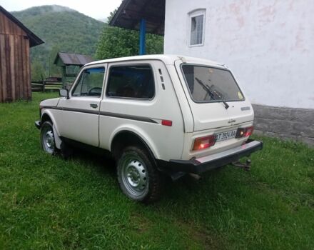 Белый ВАЗ 2121, объемом двигателя 1.6 л и пробегом 200 тыс. км за 1550 $, фото 3 на Automoto.ua