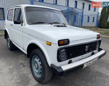 Белый ВАЗ 2121 Нива, объемом двигателя 1.6 л и пробегом 111 тыс. км за 2199 $, фото 2 на Automoto.ua