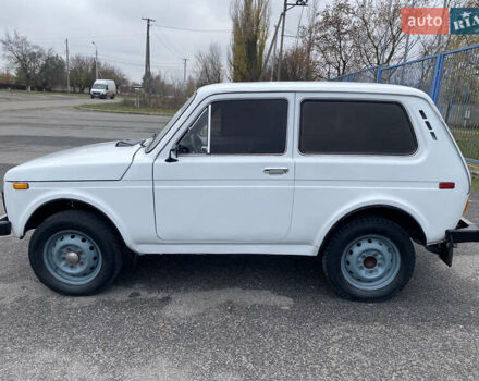 Белый ВАЗ 2121 Нива, объемом двигателя 1.6 л и пробегом 111 тыс. км за 2199 $, фото 7 на Automoto.ua
