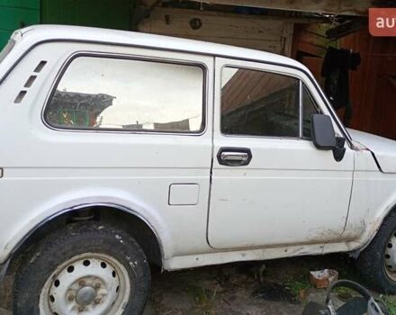 Белый ВАЗ 2121 Нива, объемом двигателя 1.57 л и пробегом 800 тыс. км за 1600 $, фото 3 на Automoto.ua