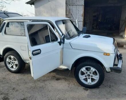 Белый ВАЗ 2121 Нива, объемом двигателя 1.6 л и пробегом 119 тыс. км за 2800 $, фото 1 на Automoto.ua
