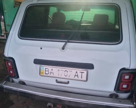 Белый ВАЗ 2121 Нива, объемом двигателя 1.6 л и пробегом 100 тыс. км за 3000 $, фото 3 на Automoto.ua