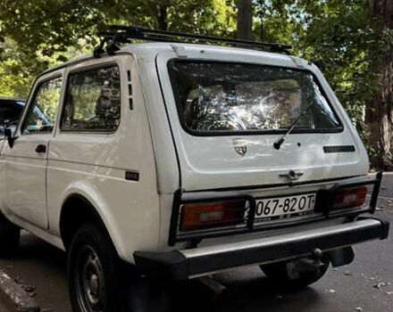 Белый ВАЗ 2121 Нива, объемом двигателя 1.6 л и пробегом 100 тыс. км за 1800 $, фото 3 на Automoto.ua