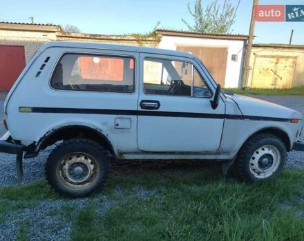 Белый ВАЗ 2121 Нива, объемом двигателя 1.1 л и пробегом 57 тыс. км за 1200 $, фото 1 на Automoto.ua