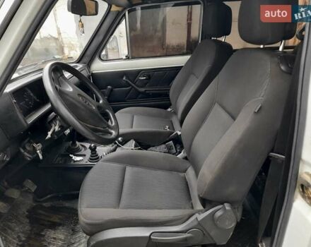 Белый ВАЗ 2121 Нива, объемом двигателя 1.7 л и пробегом 175 тыс. км за 3700 $, фото 4 на Automoto.ua