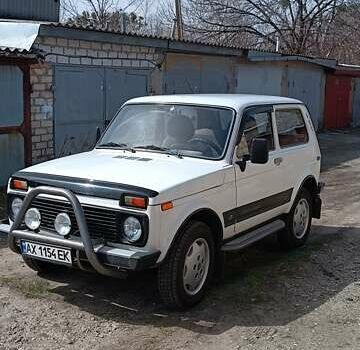 Белый ВАЗ 2121 Нива, объемом двигателя 1.69 л и пробегом 132 тыс. км за 3500 $, фото 2 на Automoto.ua