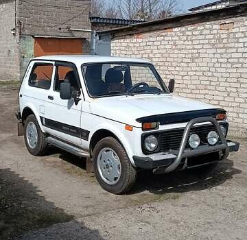 Белый ВАЗ 2121 Нива, объемом двигателя 1.69 л и пробегом 132 тыс. км за 3500 $, фото 1 на Automoto.ua