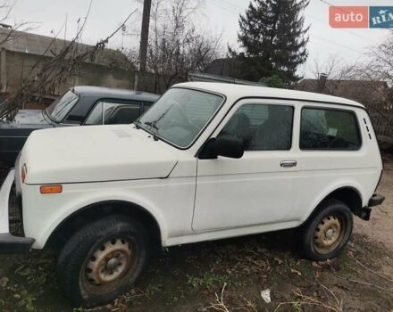 Белый ВАЗ 2121 Нива, объемом двигателя 1.7 л и пробегом 94 тыс. км за 5600 $, фото 2 на Automoto.ua