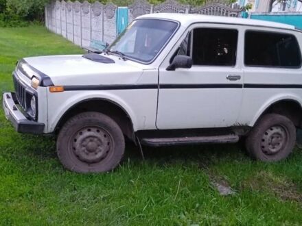 ВАЗ 2121 Нива 1980 в Чугуеве на Automoto.ua Белый ВАЗ 2121 Нива, объемом двигателя 1.6 л и пробегом 69 тыс. км за 39000 $, фото 1 на Automoto.ua
