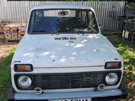ВАЗ 2121 Нива 1981 у Умани на Automoto.ua Білий ВАЗ 2121 Нива, об'ємом двигуна 1.6 л та пробігом 100 тис. км за 1300 $, фото 1 на Automoto.ua