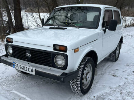 Белый ВАЗ 2121 Нива, объемом двигателя 1.57 л и пробегом 100 тыс. км за 2400 $, фото 1 на Automoto.ua