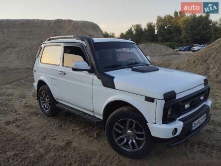 Белый ВАЗ 2121 Нива, объемом двигателя 1.57 л и пробегом 76 тыс. км за 3200 $, фото 1 на Automoto.ua