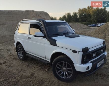 Белый ВАЗ 2121 Нива, объемом двигателя 1.57 л и пробегом 76 тыс. км за 3200 $, фото 1 на Automoto.ua