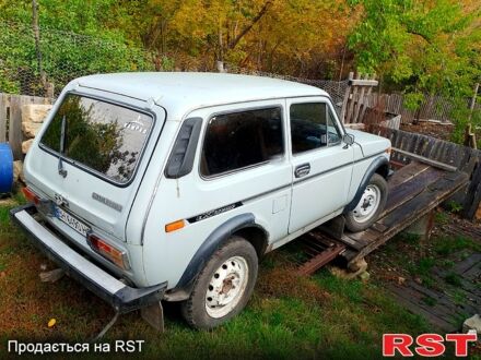 ВАЗ 2121 Нива 1981 у Подільськ (Котовськ) на Automoto.ua Білий ВАЗ 2121 Нива, об'ємом двигуна 1.6 л та пробігом 70 тис. км за 1300 $, фото 1 на Automoto.ua