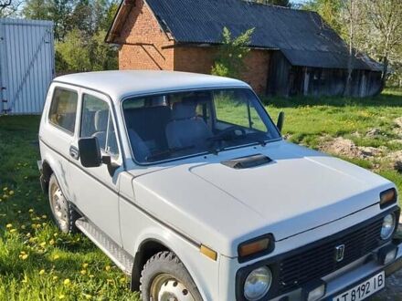 ВАЗ 2121 Нива 1981 у Івано-Франківську на Automoto.ua Білий ВАЗ 2121 Нива, об'ємом двигуна 1.6 л та пробігом 300 тис. км за 2100 $, фото 1 на Automoto.ua