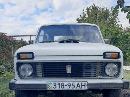 Белый ВАЗ 2121 Нива, объемом двигателя 1.6 л и пробегом 700 тыс. км за 1250 $, фото 1 на Automoto.ua