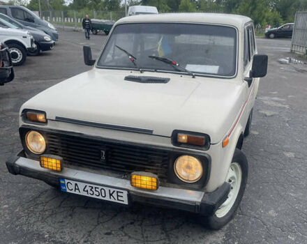 Белый ВАЗ 2121 Нива, объемом двигателя 1.59 л и пробегом 150 тыс. км за 1550 $, фото 1 на Automoto.ua
