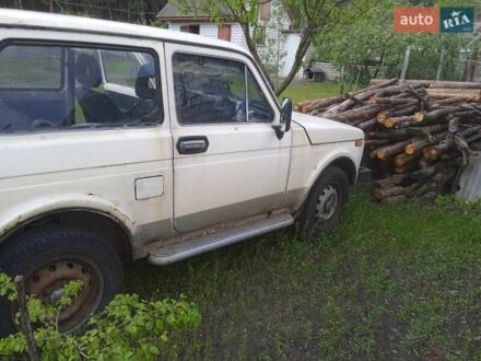 ВАЗ 2121 Нива 1982 в Черкассах на Automoto.ua Белый ВАЗ 2121 Нива, объемом двигателя 1.6 л и пробегом 150 тыс. км за 1325 $, фото 1 на Automoto.ua