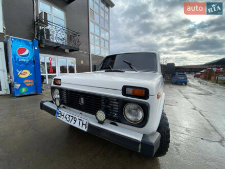 Белый ВАЗ 2121 Нива, объемом двигателя 1.6 л и пробегом 180 тыс. км за 2350 $, фото 1 на Automoto.ua