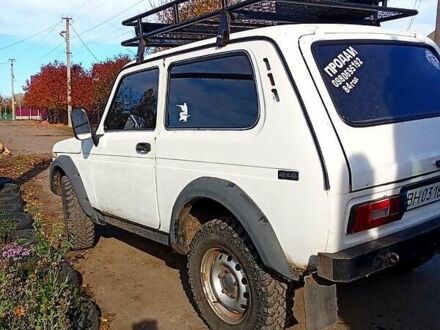 Белый ВАЗ 2121 Нива, объемом двигателя 1.6 л и пробегом 200 тыс. км за 1800 $, фото 1 на Automoto.ua