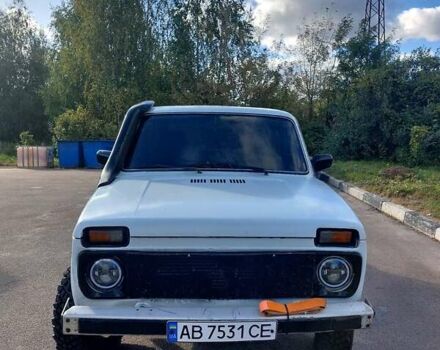 Белый ВАЗ 2121 Нива, объемом двигателя 1.57 л и пробегом 100 тыс. км за 2000 $, фото 1 на Automoto.ua