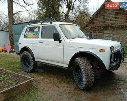 Белый ВАЗ 2121 Нива, объемом двигателя 1.6 л и пробегом 450 тыс. км за 2500 $, фото 1 на Automoto.ua