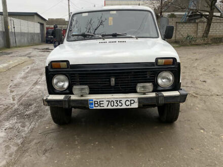 Белый ВАЗ 2121 Нива, объемом двигателя 1.58 л и пробегом 222 тыс. км за 1600 $, фото 1 на Automoto.ua