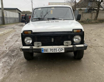 Белый ВАЗ 2121 Нива, объемом двигателя 1.58 л и пробегом 222 тыс. км за 1600 $, фото 1 на Automoto.ua