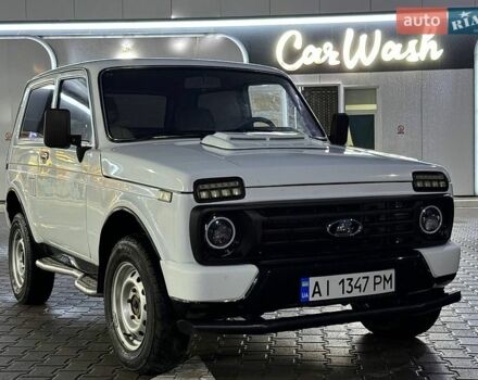 Белый ВАЗ 2121 Нива, объемом двигателя 1.57 л и пробегом 192 тыс. км за 3100 $, фото 1 на Automoto.ua