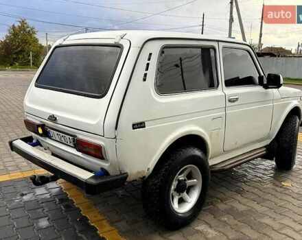 Белый ВАЗ 2121 Нива, объемом двигателя 1.6 л и пробегом 100 тыс. км за 2600 $, фото 1 на Automoto.ua