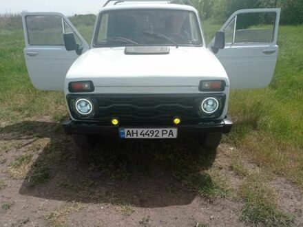 ВАЗ 2121 1987 в Краматорске на Automoto.ua Белый ВАЗ 2121, объемом двигателя 1.6 л и пробегом 77 тыс. км за 2600 $, фото 1 на Automoto.ua
