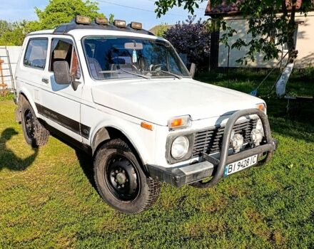 Белый ВАЗ 2121 Нива, объемом двигателя 1.6 л и пробегом 200 тыс. км за 1500 $, фото 1 на Automoto.ua