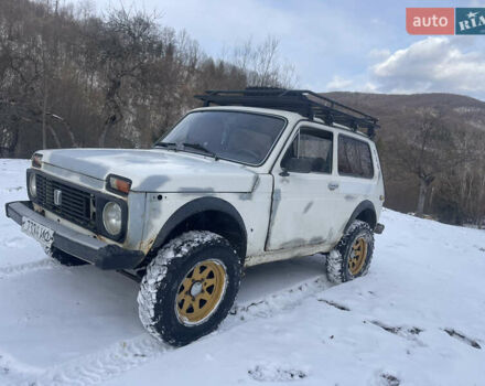 Белый ВАЗ 2121 Нива, объемом двигателя 1.6 л и пробегом 92 тыс. км за 2100 $, фото 1 на Automoto.ua