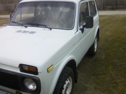 ВАЗ 2121 1987 в Изюме на Automoto.ua Белый ВАЗ 2121, объемом двигателя 0 л и пробегом 100 тыс. км за 1550 $, фото 1 на Automoto.ua