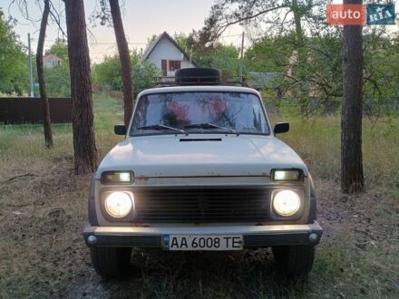 Белый ВАЗ 2121 Нива, объемом двигателя 1.57 л и пробегом 330 тыс. км за 1350 $, фото 1 на Automoto.ua