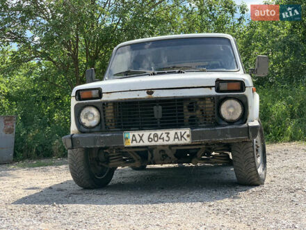 ВАЗ 2121 Нива 1987 в Краматорске на Automoto.ua Белый ВАЗ 2121 Нива, объемом двигателя 1.7 л и пробегом 100 тыс. км за 1500 $, фото 1 на Automoto.ua