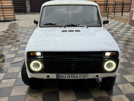 Белый ВАЗ 2121 Нива, объемом двигателя 1.6 л и пробегом 5 тыс. км за 2300 $, фото 1 на Automoto.ua