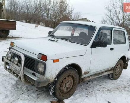 Белый ВАЗ 2121 Нива, объемом двигателя 1.57 л и пробегом 100 тыс. км за 2300 $, фото 1 на Automoto.ua