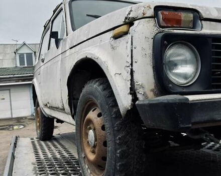Белый ВАЗ 2121 Нива, объемом двигателя 1.6 л и пробегом 999 тыс. км за 906 $, фото 1 на Automoto.ua