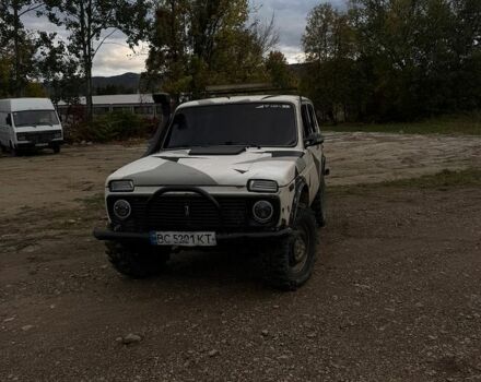 Білий ВАЗ 2121 Нива, об'ємом двигуна 1.57 л та пробігом 300 тис. км за 2000 $, фото 1 на Automoto.ua
