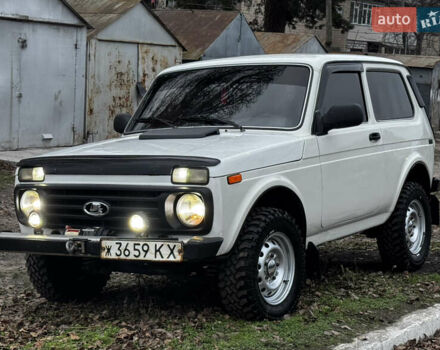 Белый ВАЗ 2121 Нива, объемом двигателя 1.6 л и пробегом 50 тыс. км за 2999 $, фото 1 на Automoto.ua
