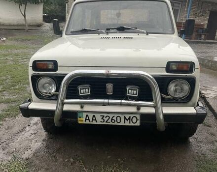Белый ВАЗ 2121 Нива, объемом двигателя 1.6 л и пробегом 70 тыс. км за 2800 $, фото 1 на Automoto.ua