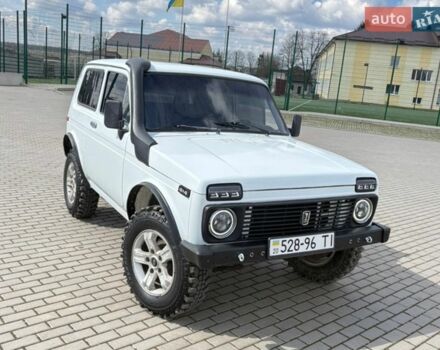 Белый ВАЗ 2121 Нива, объемом двигателя 1.6 л и пробегом 100 тыс. км за 2950 $, фото 1 на Automoto.ua