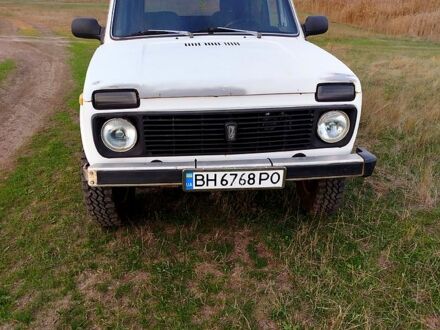 Белый ВАЗ 2121 Нива, объемом двигателя 1.6 л и пробегом 110 тыс. км за 2100 $, фото 1 на Automoto.ua