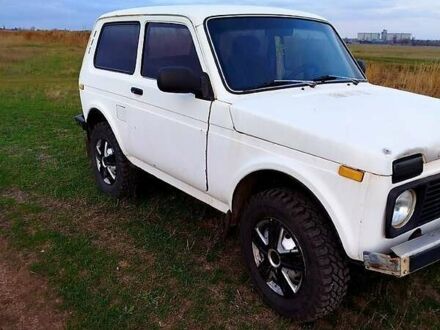 Белый ВАЗ 2121 Нива, объемом двигателя 1.6 л и пробегом 110 тыс. км за 2100 $, фото 1 на Automoto.ua